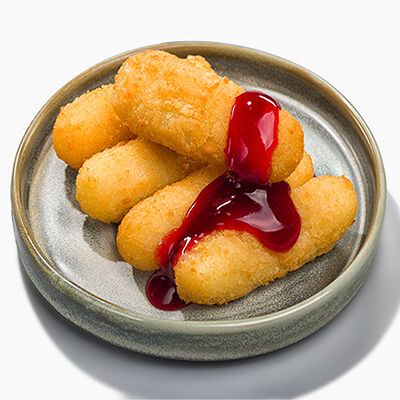 Сырные палочки с ягодным соусом в Вкус и лосось по цене 430 ₽