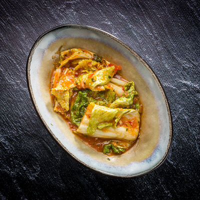 Капуста кимчи с маслом из зелени в Ваще Огонь по цене 390 ₽