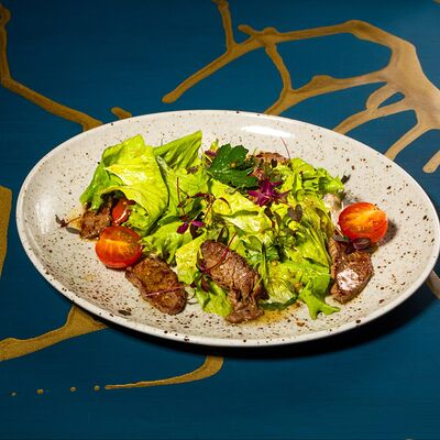 Салат с говядиной в Dolce Vita по цене 580 ₽