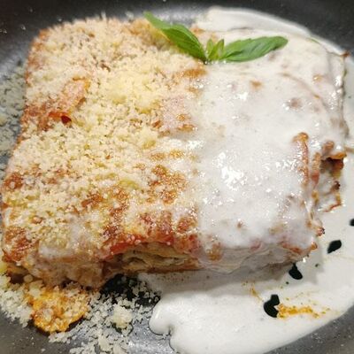 Лазанья с рагу и соусом Горгонзола в Frankie Pizza по цене 1100 ₽
