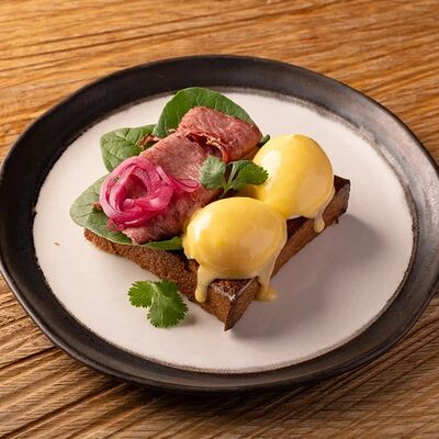 Бенедикт с пастрами в Горыныч по цене 730 ₽