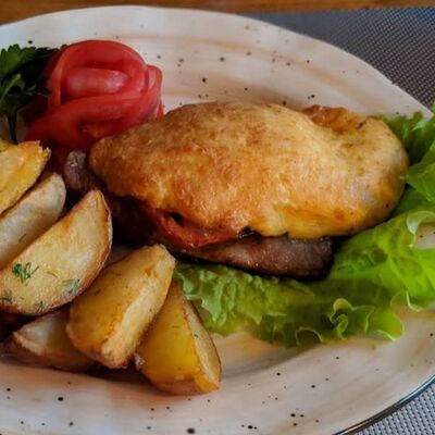 Мясо по-французски в Кафе граф по цене 510 ₽