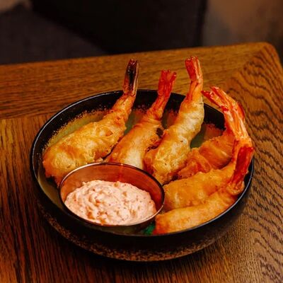 Креветки в кляре с соусом спайсив Кочевники by Трикони по цене 850 ₽