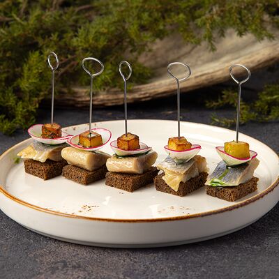 Сельдь с картофелем в Пилигрим по цене 440 ₽