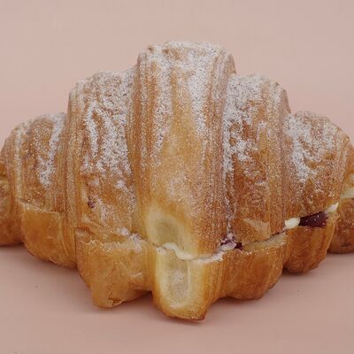 Круассан со смородиной и шантильи в Антон Булкин по цене 290 ₽