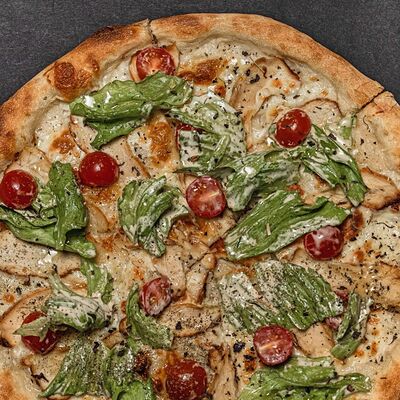 Пицца Цезарь в Рога Лося по цене 580 ₽