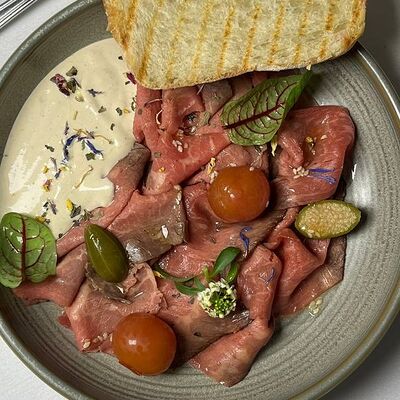 Ростбиф с соусом из тунца в Острова по цене 685 ₽