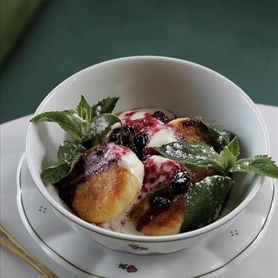 Сырники с домашним вареньем в Shamparen по цене 450 ₽