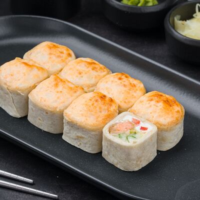 Ролл-тортилья с темпурным лососем в Рыба закусывала по цене 459 ₽