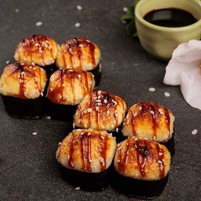 Запечённый ролл с мидиями в Суши Max по цене 479 ₽