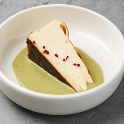 Чизкейк Сан-Себастьян с фисташковым кремом в Terra по цене 13 р.