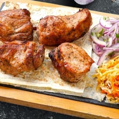 Свиная шея в фирменном маринаде в ПАПА МАНГАЛ по цене 2650 ₽