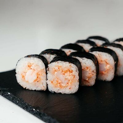 Спайси ролл с креветкой в Tora Sushi по цене 2200 ₸