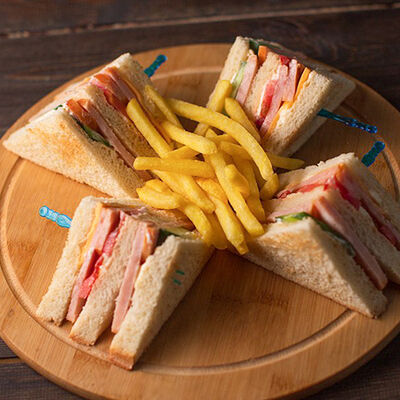 Клаб сэндвич c индейкой в Hot Chicken по цене 32000 ₽