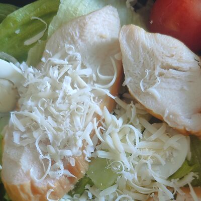 Цезарь с куриной грудкой в Кофея по цене 350 ₽