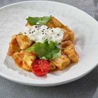 Салат с баклажаном и страчателлой в Come Mode Cafe