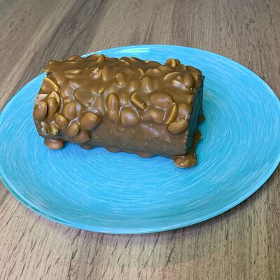 Рулет с арахисом и шоколадомв Пиратская бухта по цене 320 ₽