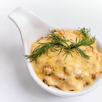 Жюльен с курицей и грибами в Взяли-Поели по цене 372 ₽