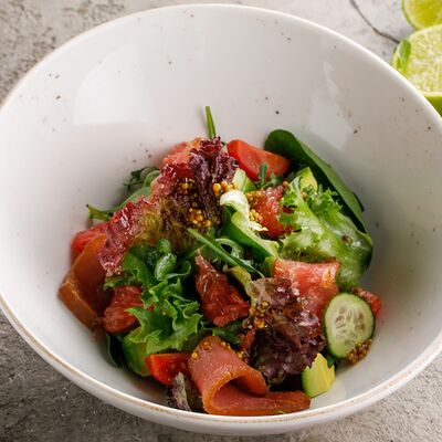 Салат с копченым тунцом и грейпфрутом в Вкусновица по цене 740 ₽