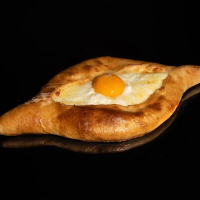 Хачапури по-аджарски в Мамой клянусь по цене 420