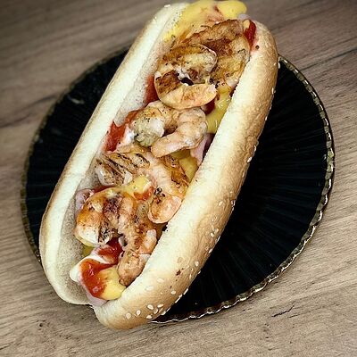 Хот-дог с креветками и беконом в Hancoffe по цене 290 ₽