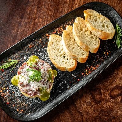 Тартар из говядины с трюфельным айоли в Clever Irish Pub по цене 34 р.