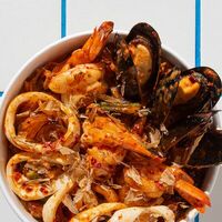 Лапша с морепродуктами Розе в YUZU