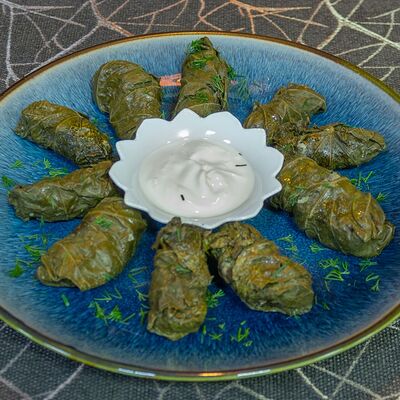 Долма с чесночным соусом в Ташкент по цене 432 ₽