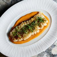 Кальмар гриль и соус ромеско в Mollusca
