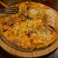 Пирог с говядиной и картофелемв Макадамия