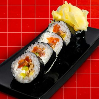 Кимпаб с лососем в Kurama Ramen по цене 690 ₽