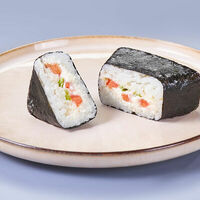 Онигири с беконом и томатом в Галерея Суши