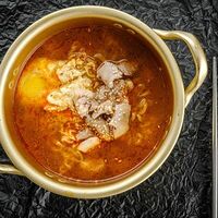 Рамён с курицей и яйцом в Goyo korean bbq