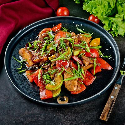 Курица с овощами в соусе терияки в Хаттори по цене 790 ₽