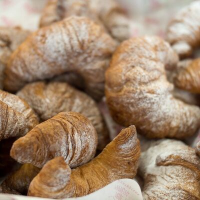 Круассан ванильный в Леди Мармелад по цене 145 ₽