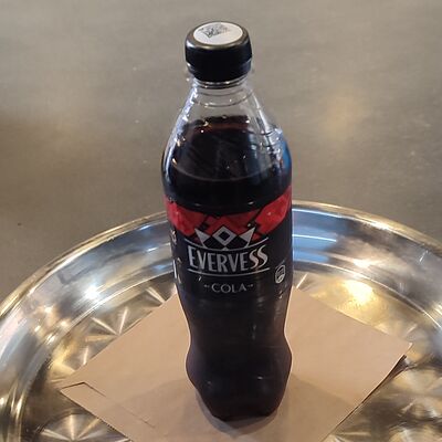 Кола Evervess (бутылка) в ШаурХолл по цене 200 ₽