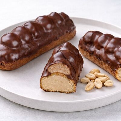 Эклер Сникерс в Lo-Fi Coffee по цене 250 ₽