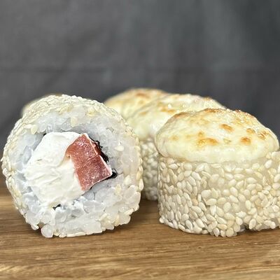 Запеченный с беконом в кунжуте в ГансРолл по цене 385 ₽