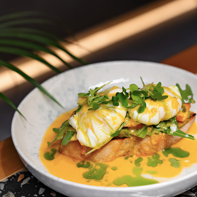 Бенедикт с форелью (Завтрак) в Теория Гастробар по цене 863 ₽