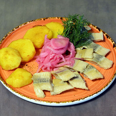 Сельдь по-сибирски в Грузия и вино по цене 500 ₽