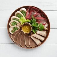 Ассорти из мясных закусок в Чача