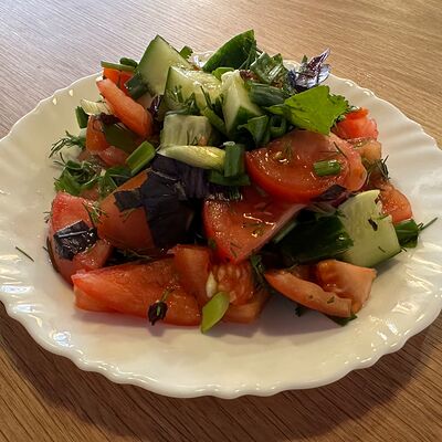 Овощной салат в Бакинский кебаб по цене 300 ₽