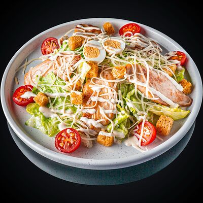 Салат цезарь с курицей в Уми Суши по цене 620 ₽