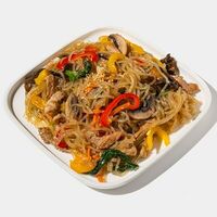 Лапша из батата с говядиной и овощами Чапче в Kimbox - Корейская кухня