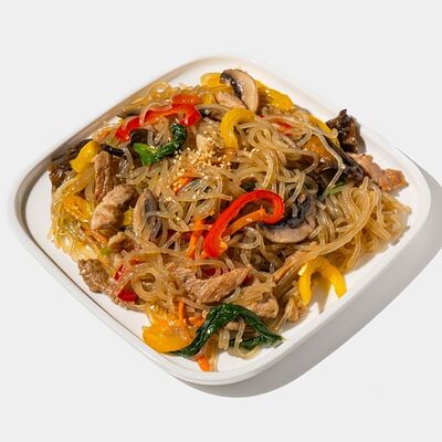 Лапша из батата с говядиной и овощами Чапче в Kimbox - Корейская кухня по цене 950 ₽
