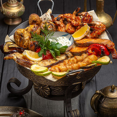 Садж Ассорти морепродукты в Гранат по цене 7930 ₽