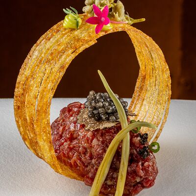 Тартар из говядины вагю с черным трюфелем в Мясной синдикат по цене 1040 ₽