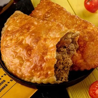 Чебурек с курицей в ЧебурекМи по цене 290 ₽