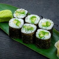 Ролл с авокадо в Чайхона №1 Братьев Васильчуков