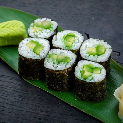 Ролл с авокадо в Чайхона №1 Братьев Васильчуков по цене 130 ₽